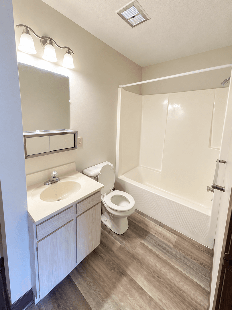 Eau Claire Apartment: 2828 Claudette St
