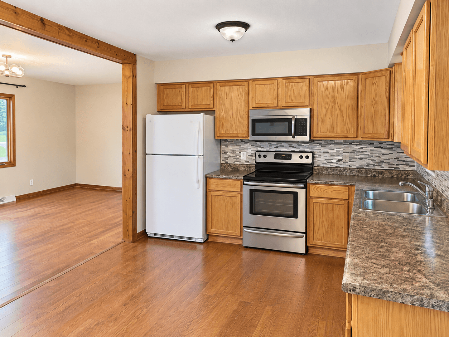 Eau Claire House: 211 Joan St
