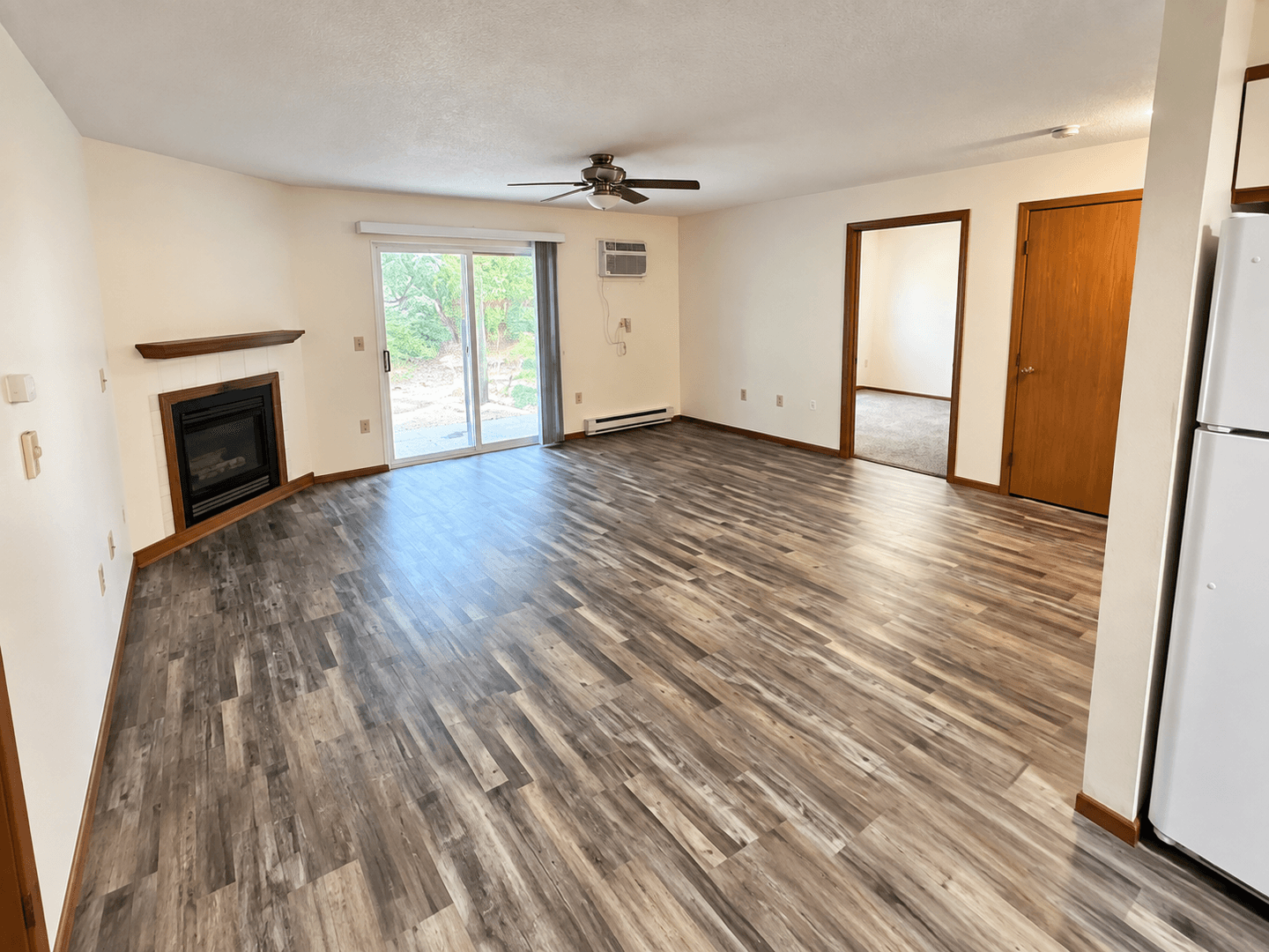 Altoona Apartment: 805 807 809 811 Briar Lane
