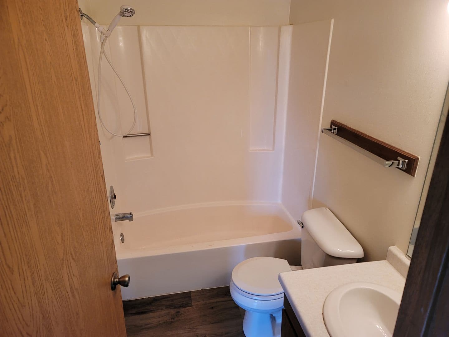 Eau Claire Apartment: 2313 Golf Road