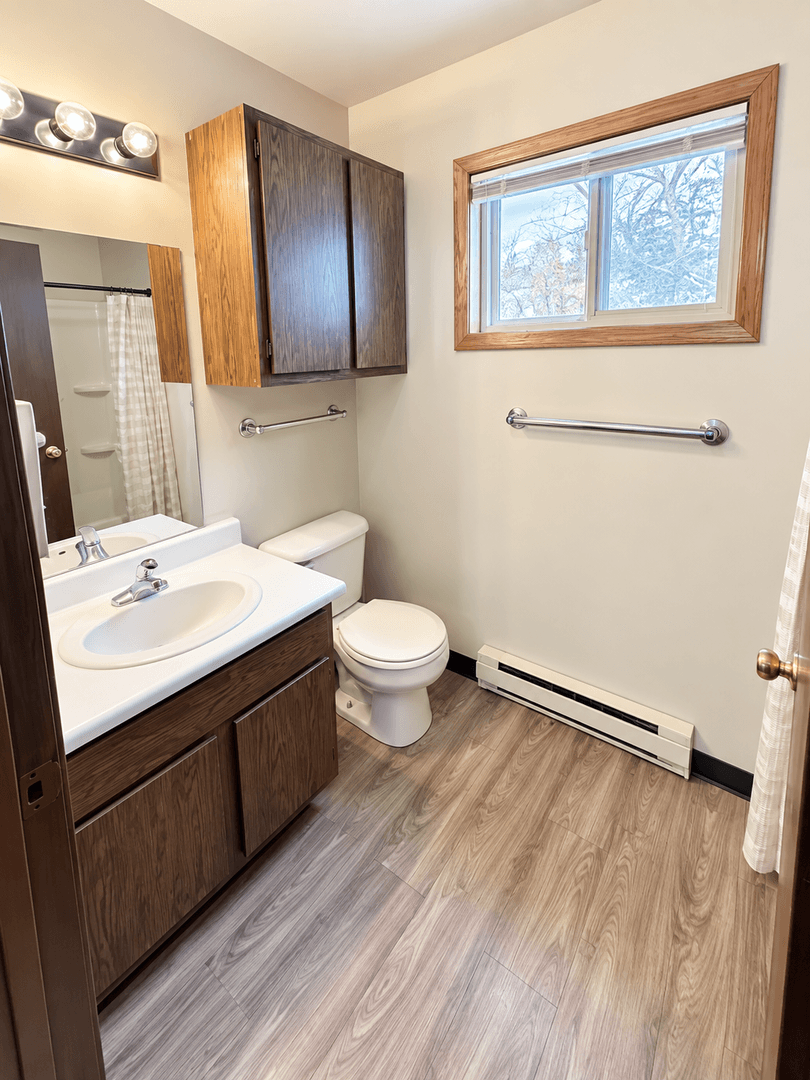 Chippewa Falls Apartment: 557 E Park Ave