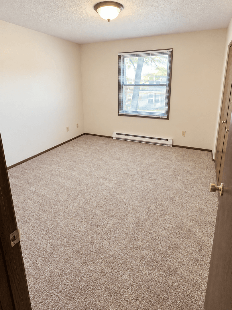 Eau Claire Apartment: 3215 Seymour Rd