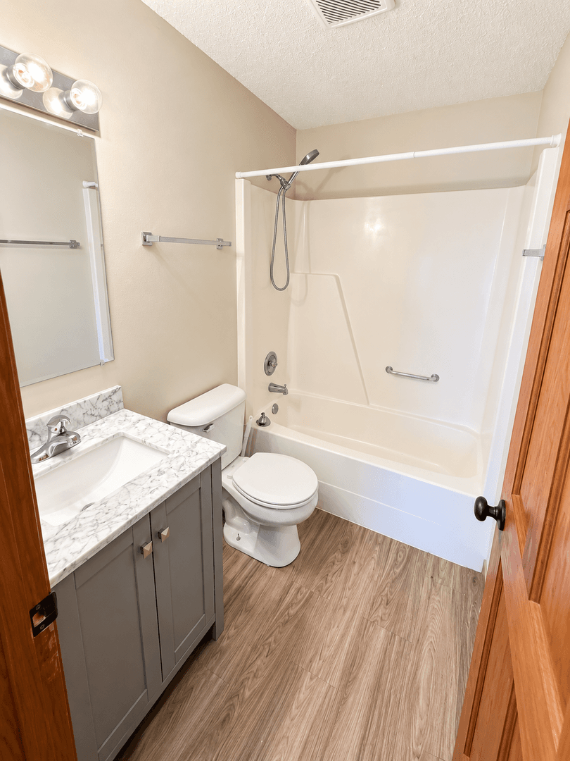 Eau Claire Apartment: 3104 Blakeley Avenue
