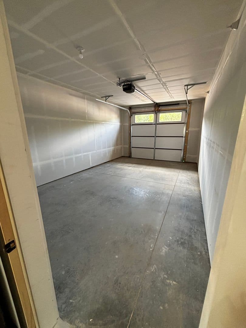 Altoona Apartment: 681, 701, 713, 743 Yosemite Way