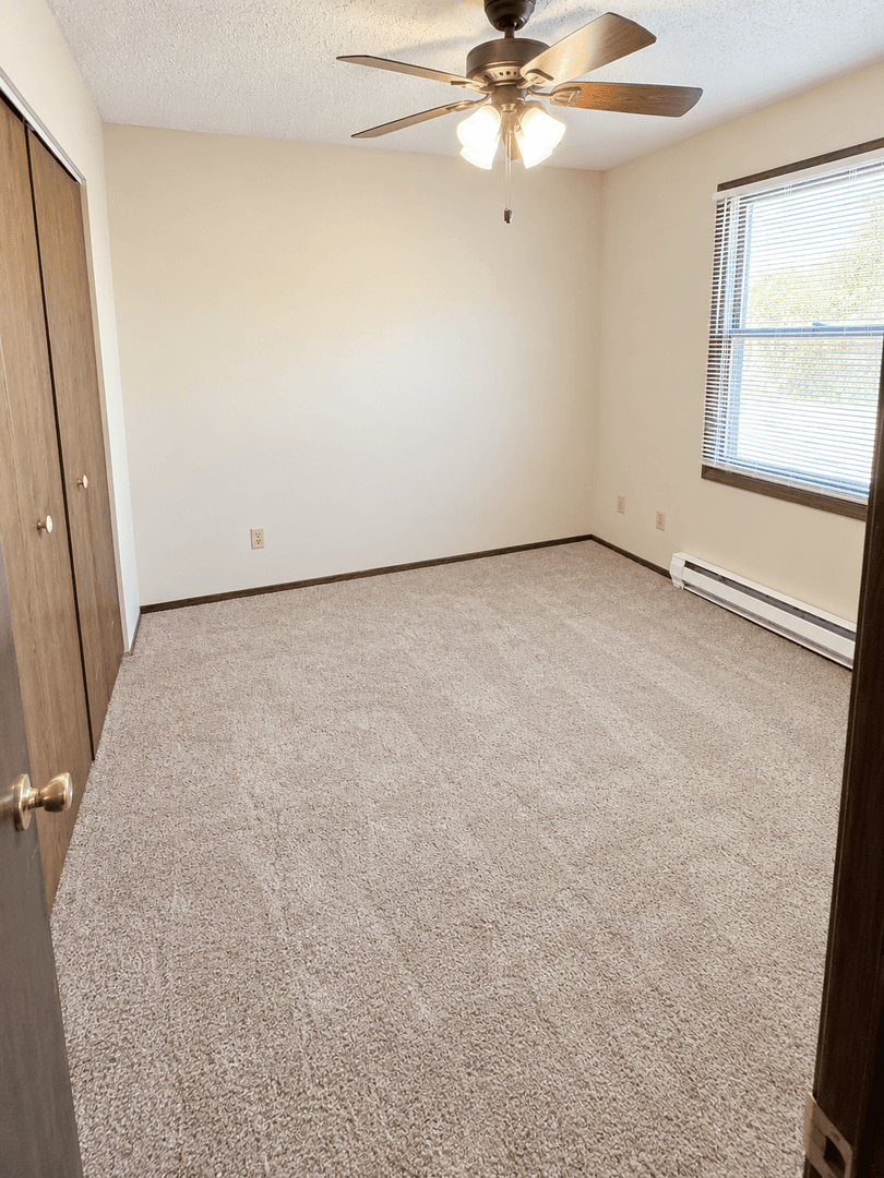 Eau Claire Apartment: 3215 Seymour Rd