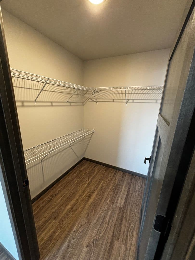 Altoona Apartment: 681, 701, 713, 743 Yosemite Way