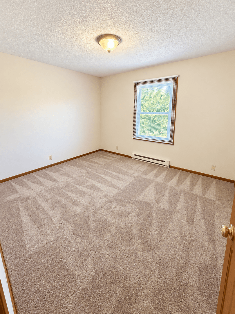 Eau Claire Apartment: 3219 Brian St