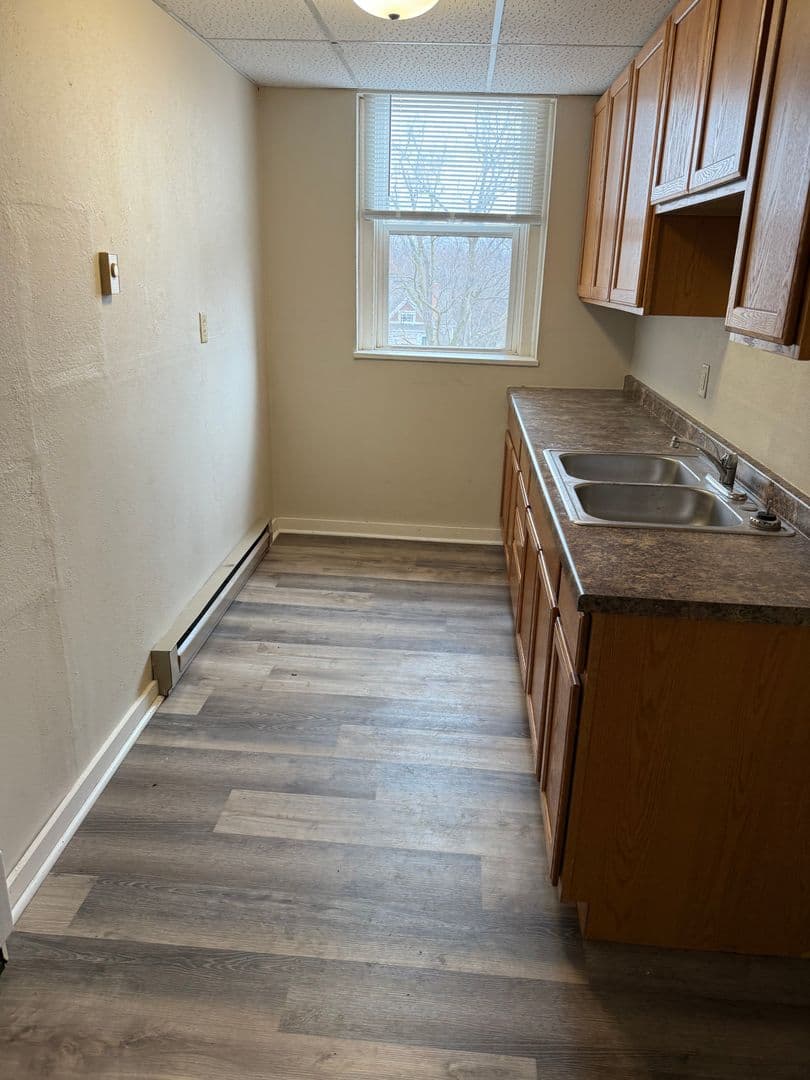 Eau Claire Apartment: 920 Oxford Ave