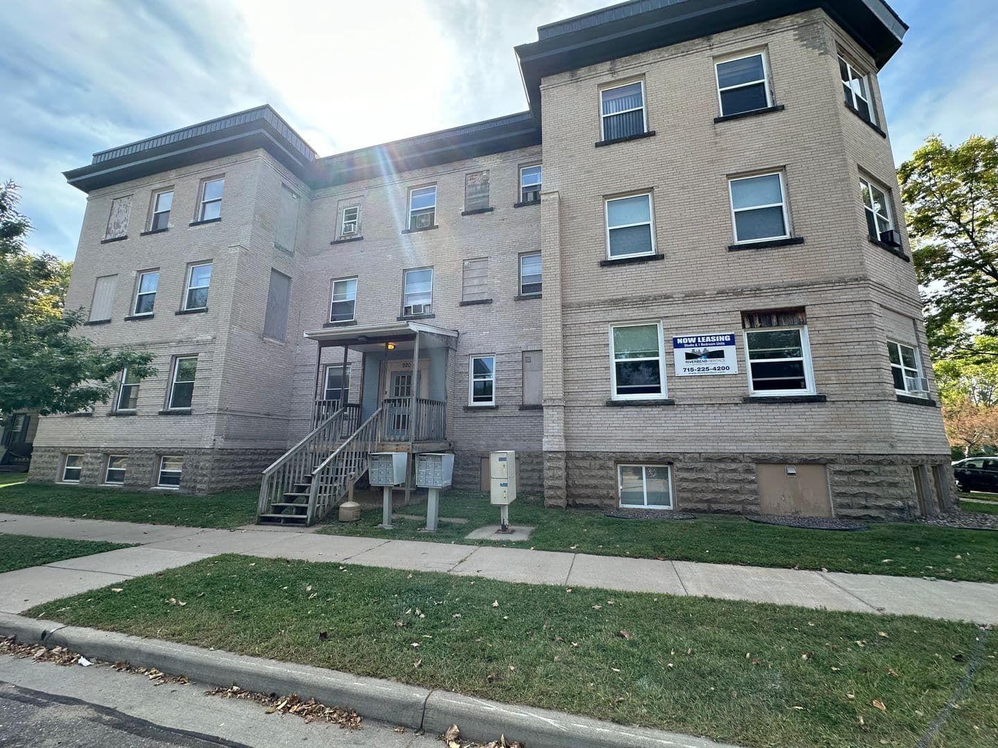 Eau Claire Apartment: 920 Oxford Ave