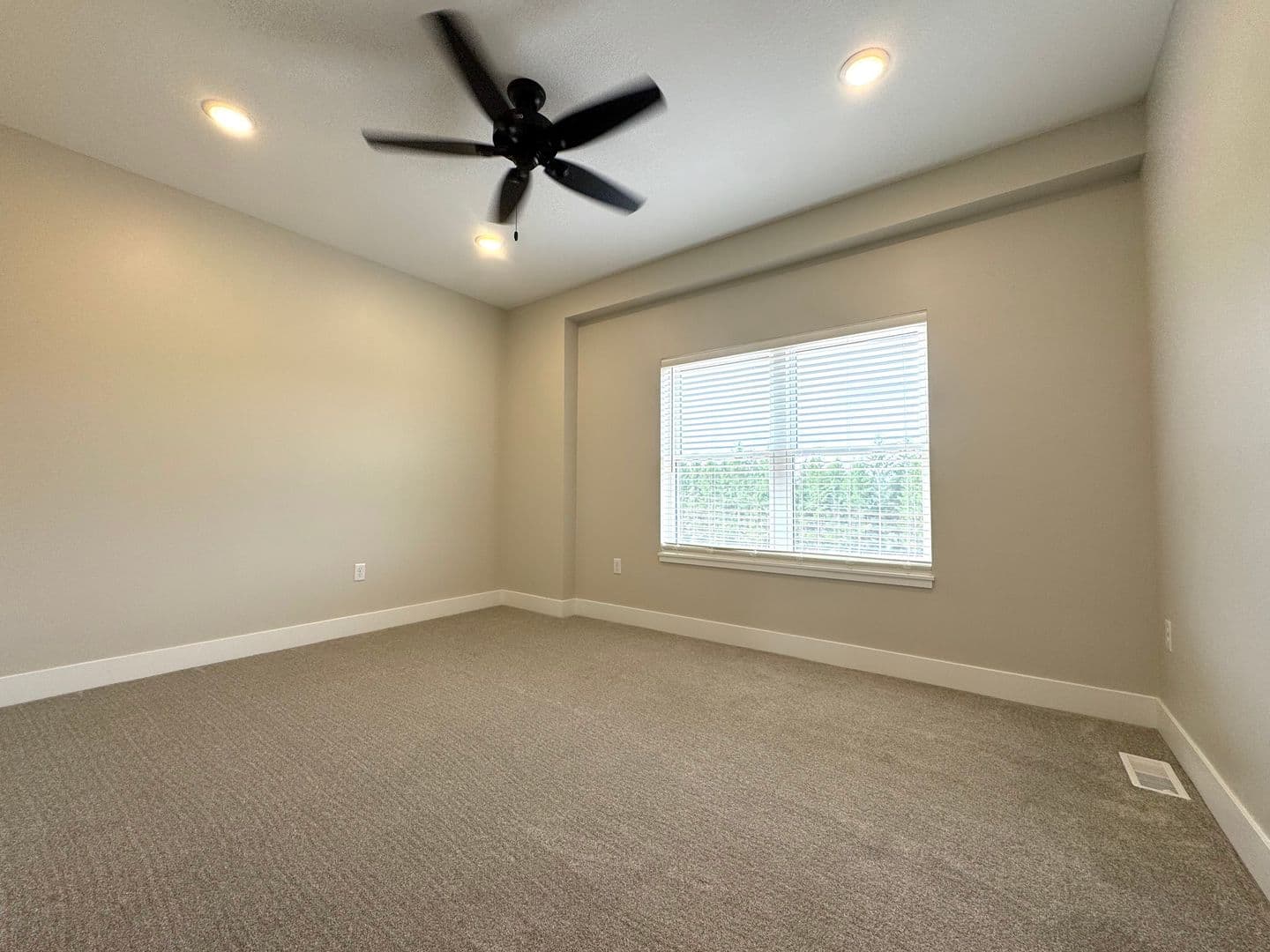 altoona Apartment: 1605-1623 Planert Place