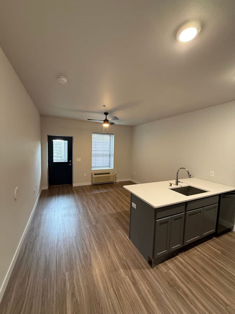 Eau Claire Apartment: 715 S Barstow St