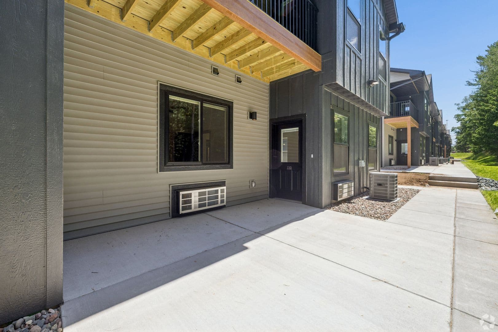 Altoona Apartment: 300 Yellowstone Tr & 676/708/736/756 Yosemite Way