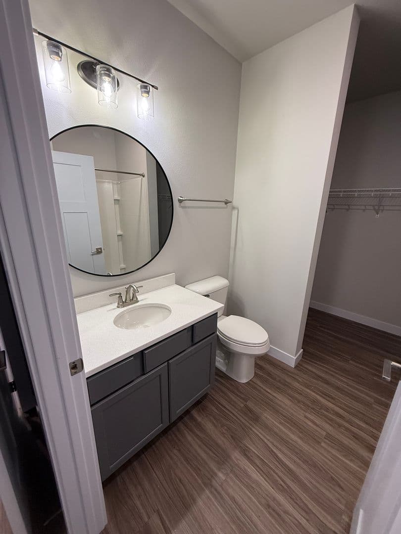Eau Claire Apartment: 715 S Barstow St