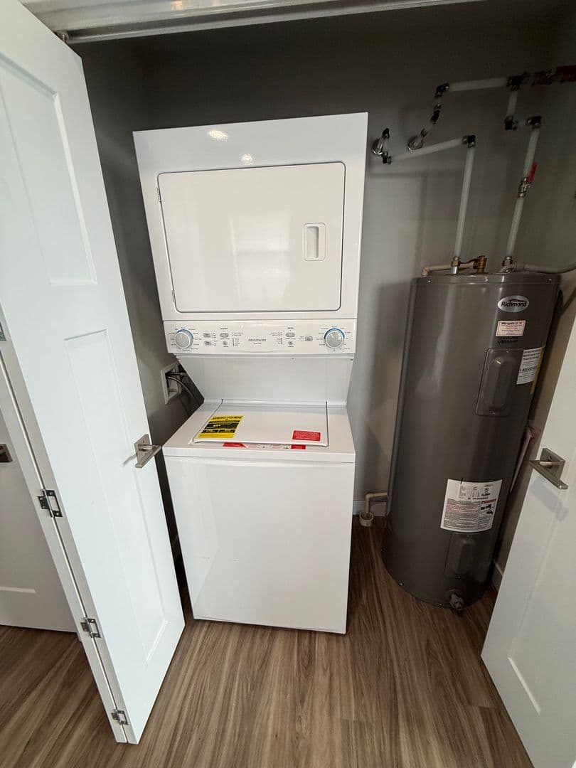 Eau Claire Apartment: 715 S Barstow St