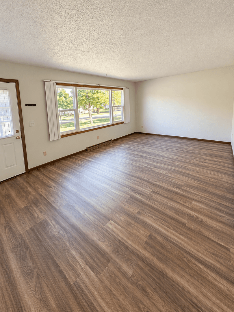 Eau Claire Apartment: 2820-2822 Beverly Hills Dr