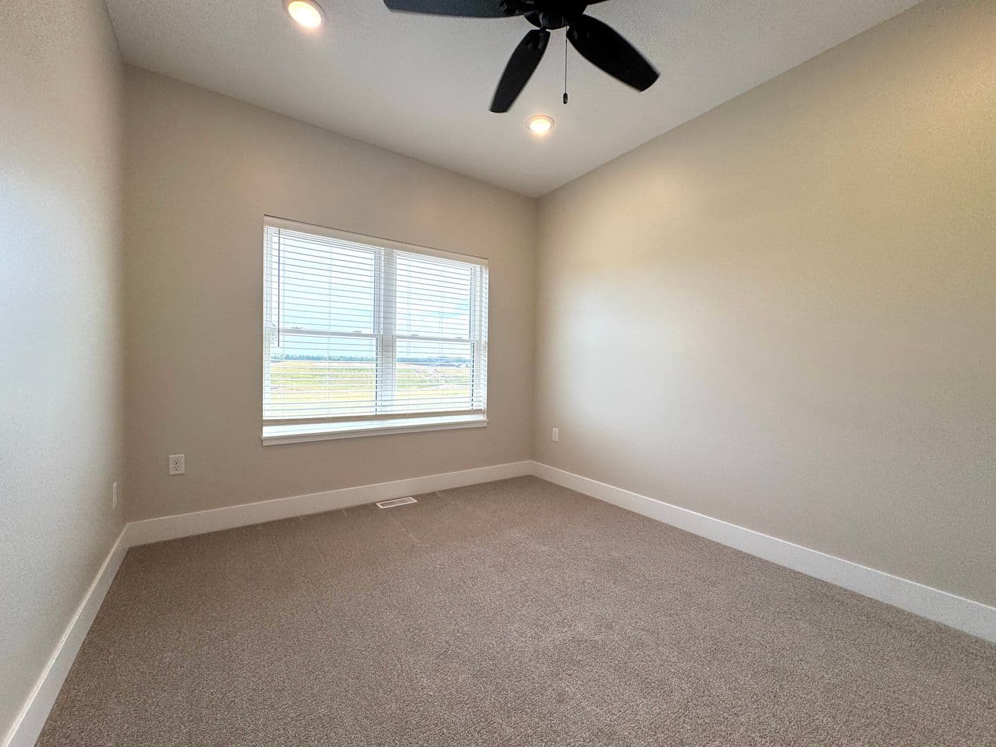 altoona Apartment: 1605-1623 Planert Place