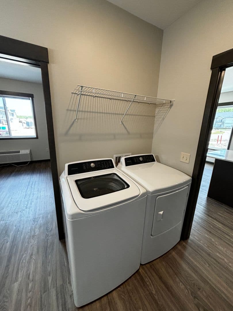 Altoona Apartment: 681, 701, 713, 743 Yosemite Way