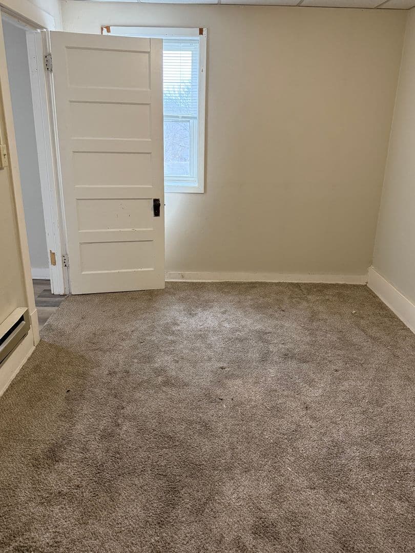 Eau Claire Apartment: 920 Oxford Ave