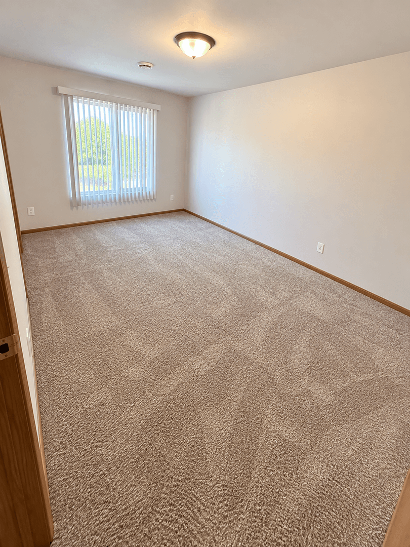 Eau Claire Apartment: 2825 Prestige Ct