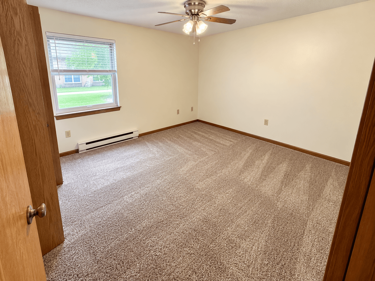 Altoona Apartment: 805 807 809 811 Briar Lane