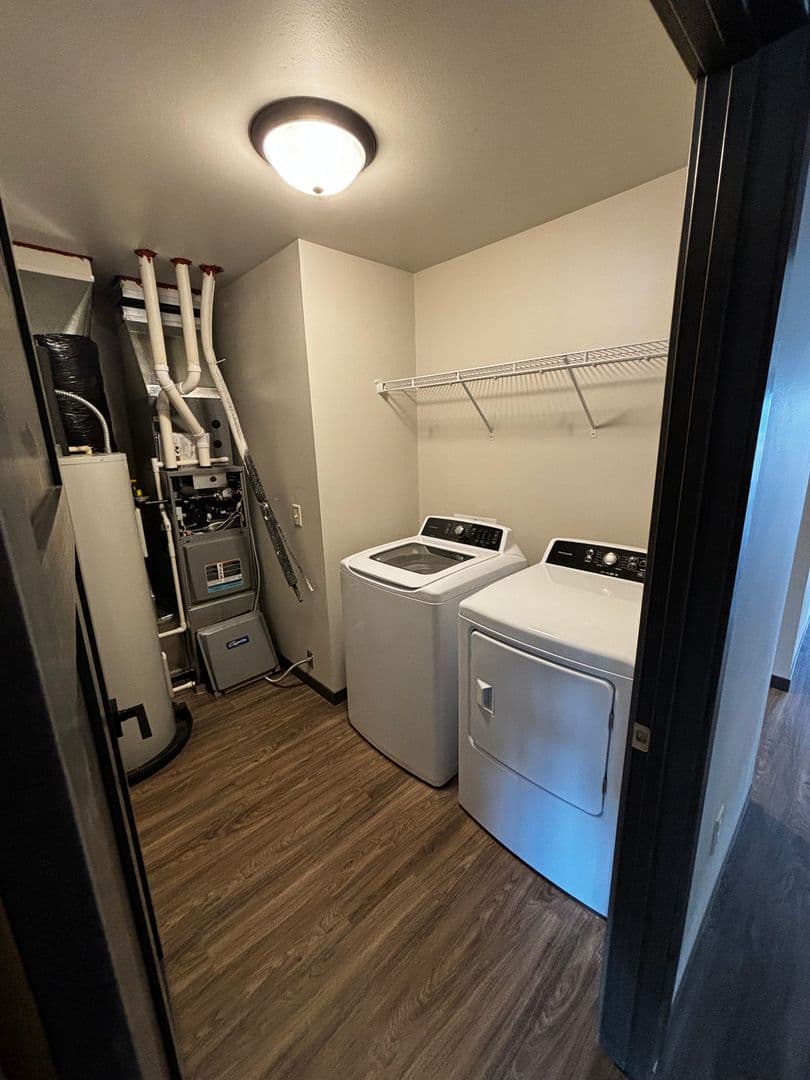 Altoona Apartment: 681, 701, 713, 743 Yosemite Way