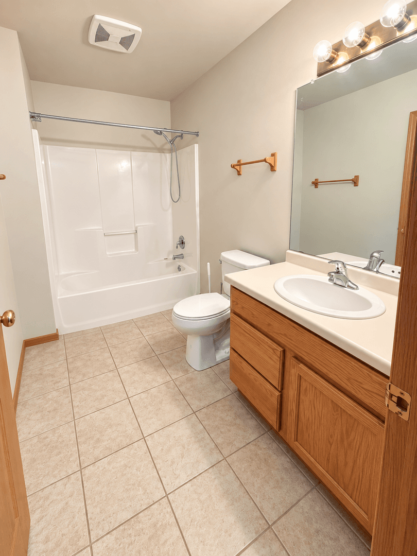 Eau Claire Apartment: 2825 Prestige Ct