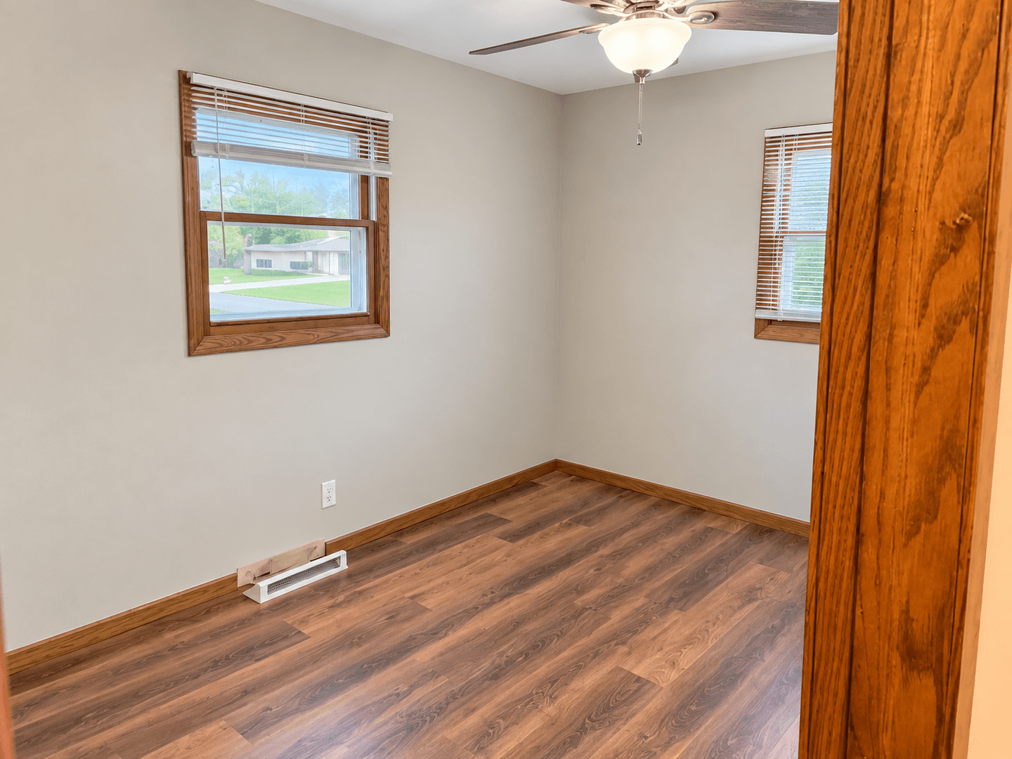 Eau Claire House: 211 Joan St