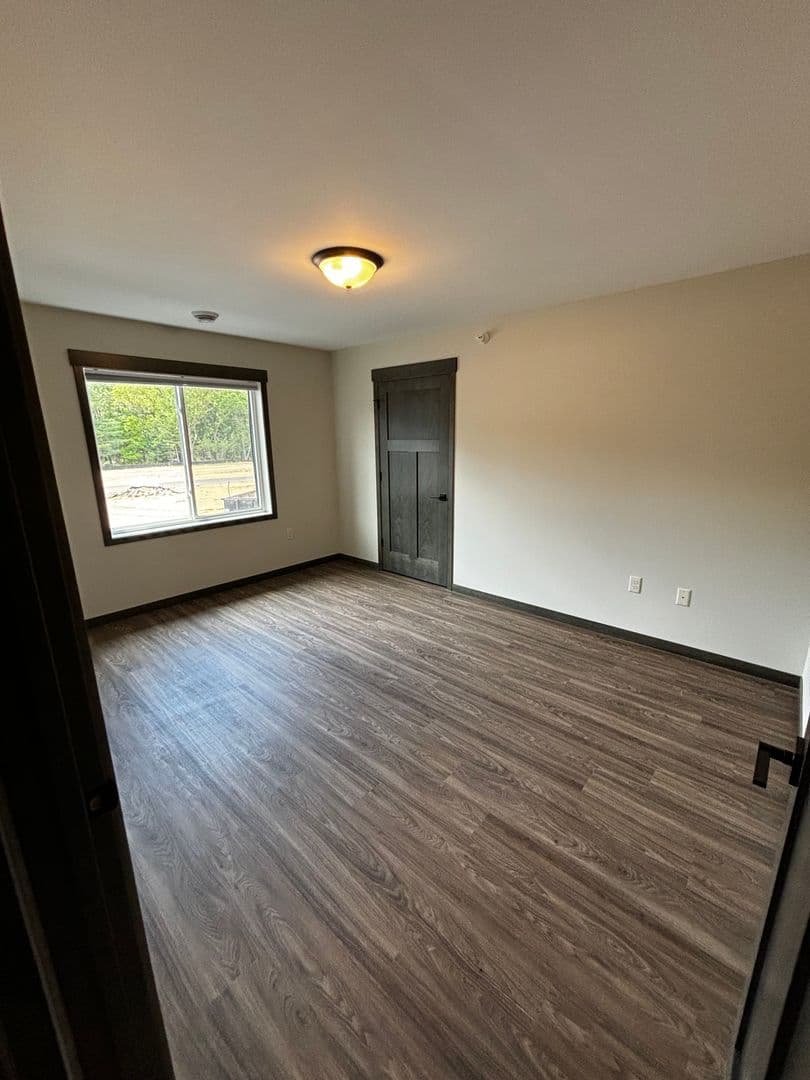 Altoona Apartment: 681, 701, 713, 743 Yosemite Way