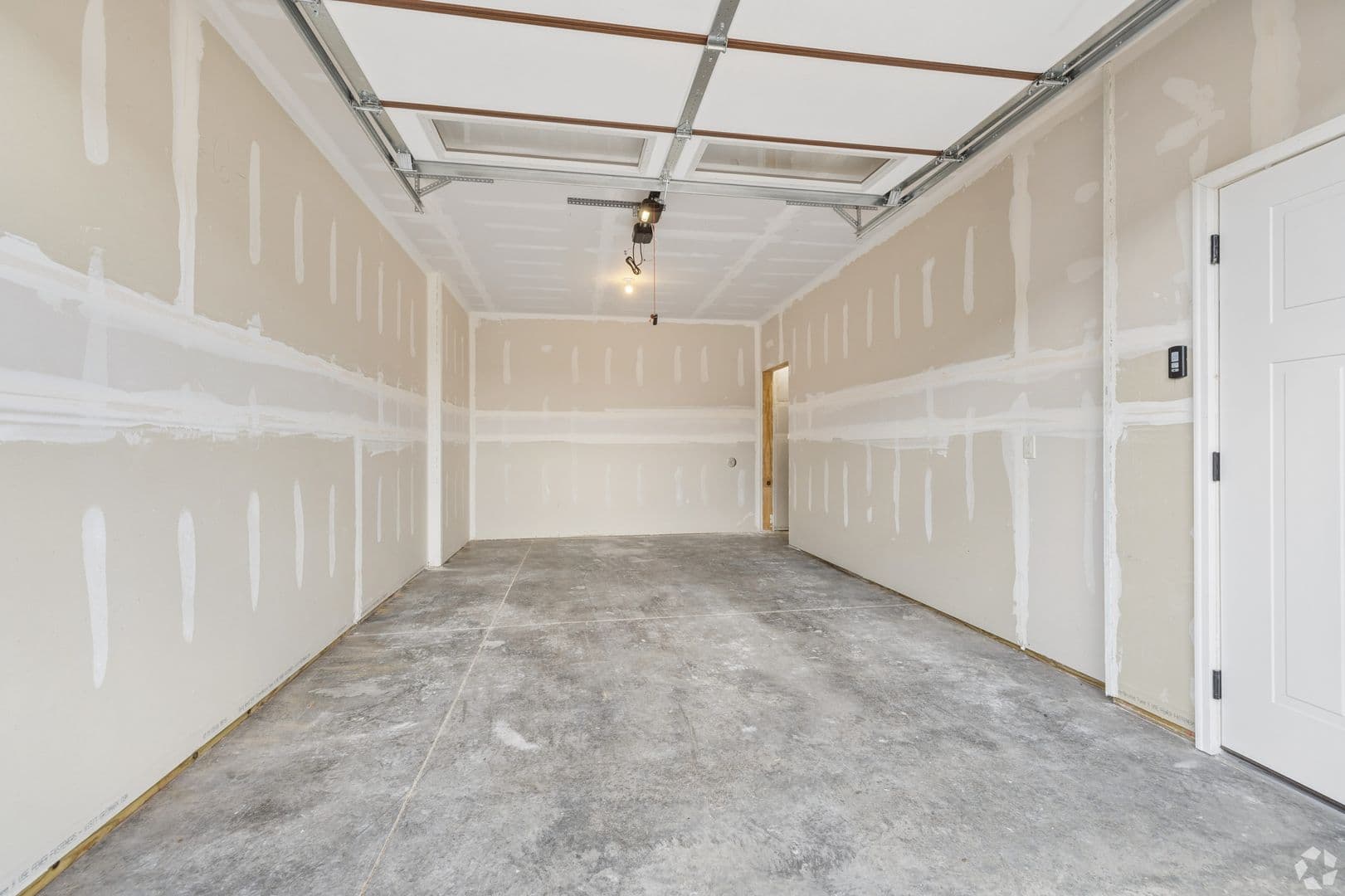 Altoona Apartment: 300 Yellowstone Tr & 676/708/736/756 Yosemite Way