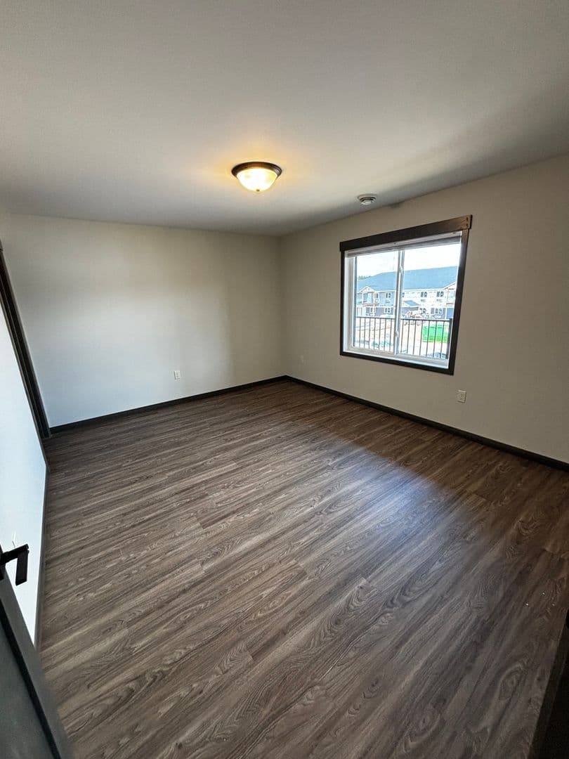 Altoona Apartment: 681, 701, 713, 743 Yosemite Way