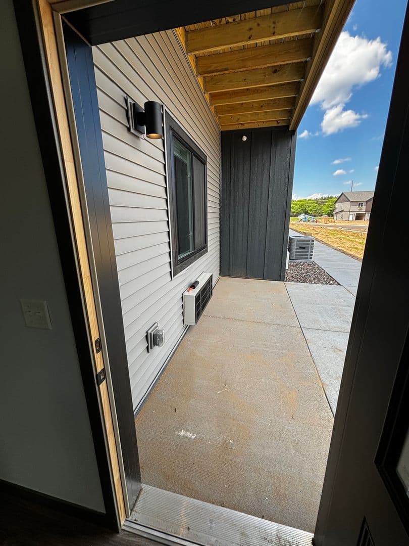 Altoona Apartment: 681, 701, 713, 743 Yosemite Way