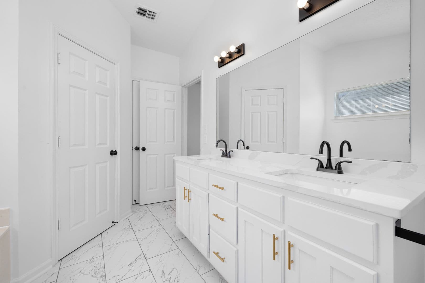 Southaven House: 8332 Grayce Dr