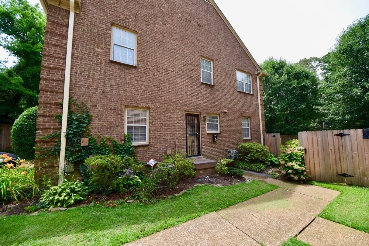 Memphis Condo: 256 Lombardy Pl, #3