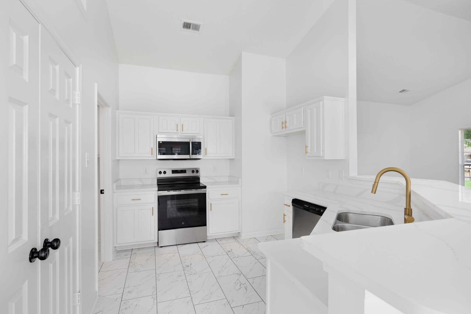 Southaven House: 8332 Grayce Dr