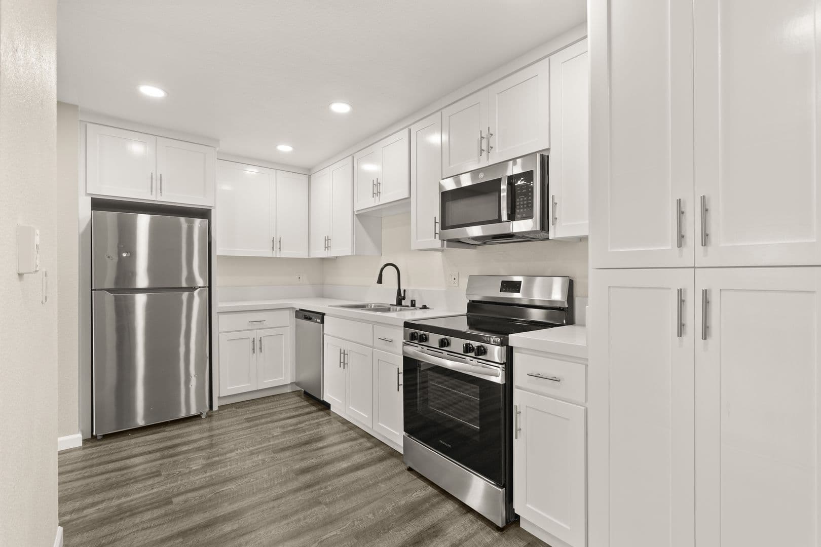 Oceanside Apartment: 3964 Waring Rd