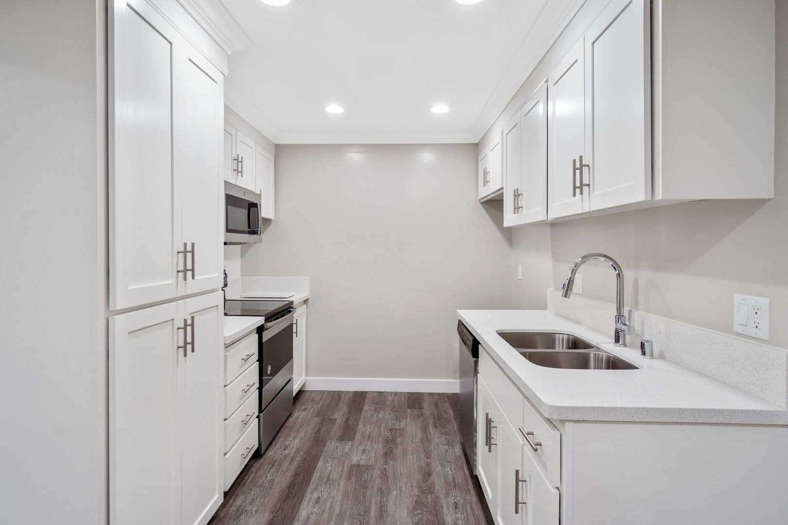 Anaheim Apartment: 2520 West La Palma Ave