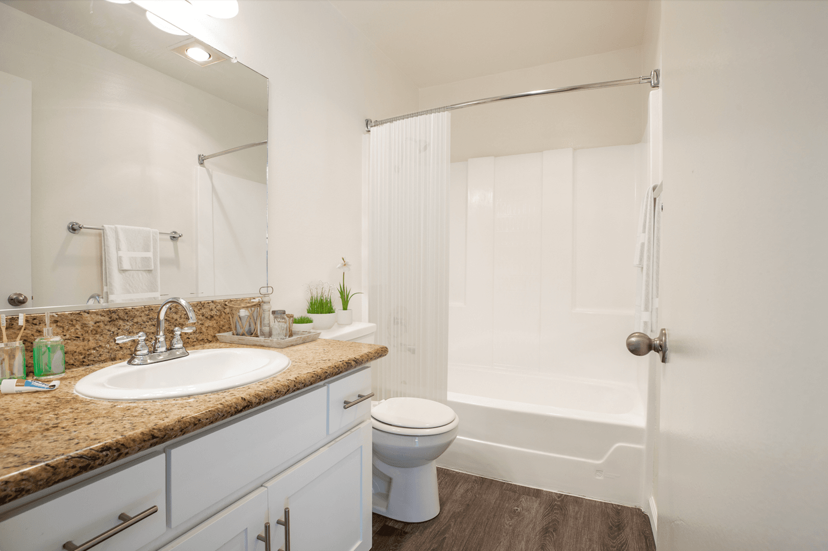 Anaheim Apartment: 2520 West La Palma Ave