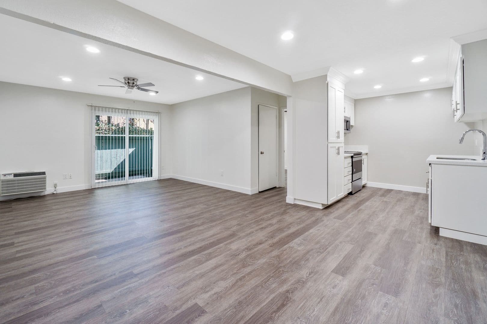 Anaheim Apartment: 2520 West La Palma Ave