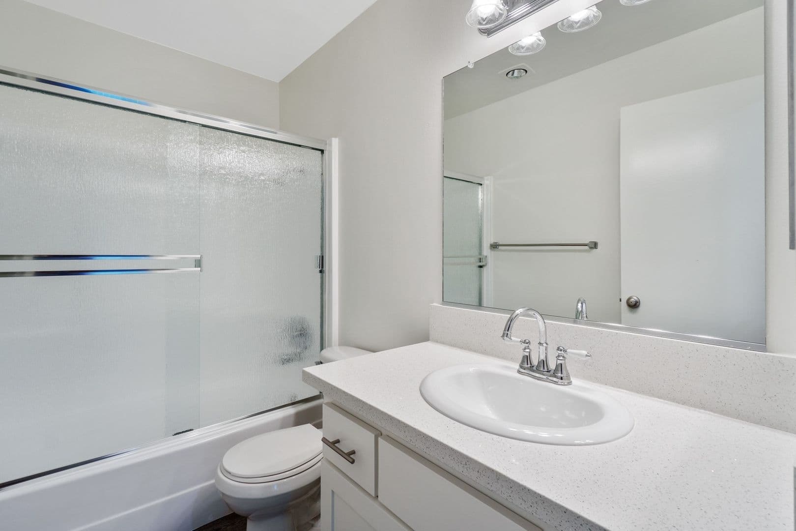 Anaheim Apartment: 2520 West La Palma Ave