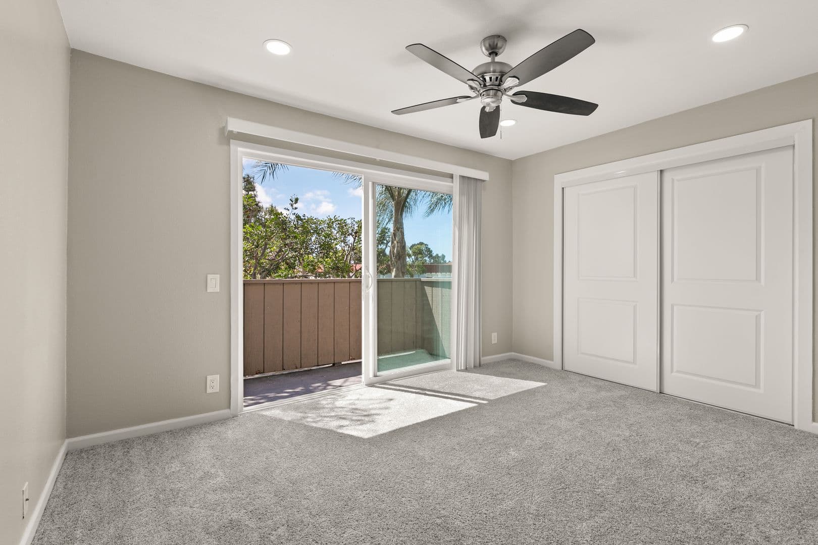 Oceanside Apartment: 3964 Waring Rd