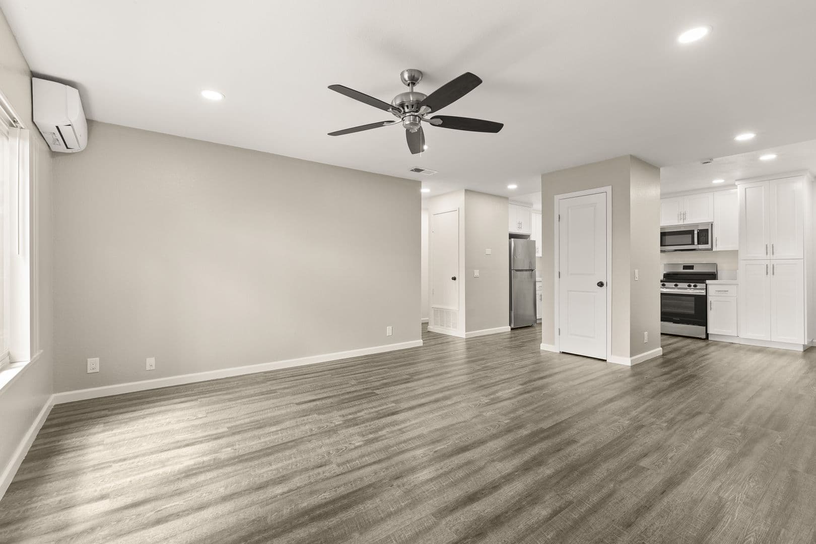 Oceanside Apartment: 3964 Waring Rd