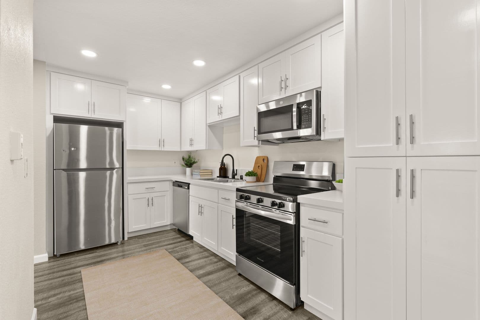Oceanside Apartment: 3964 Waring Rd