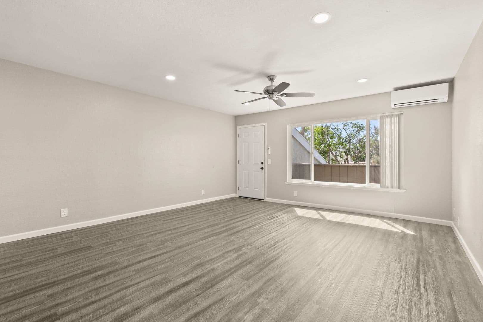Oceanside Apartment: 3964 Waring Rd