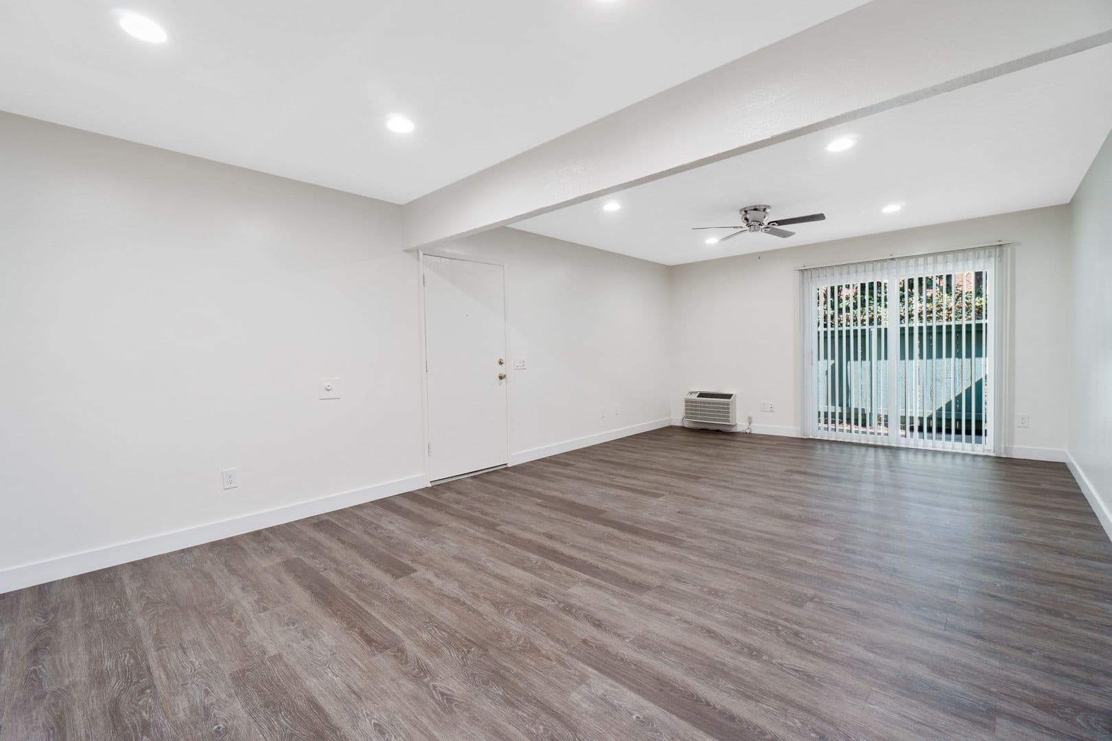 Anaheim Apartment: 2520 West La Palma Ave