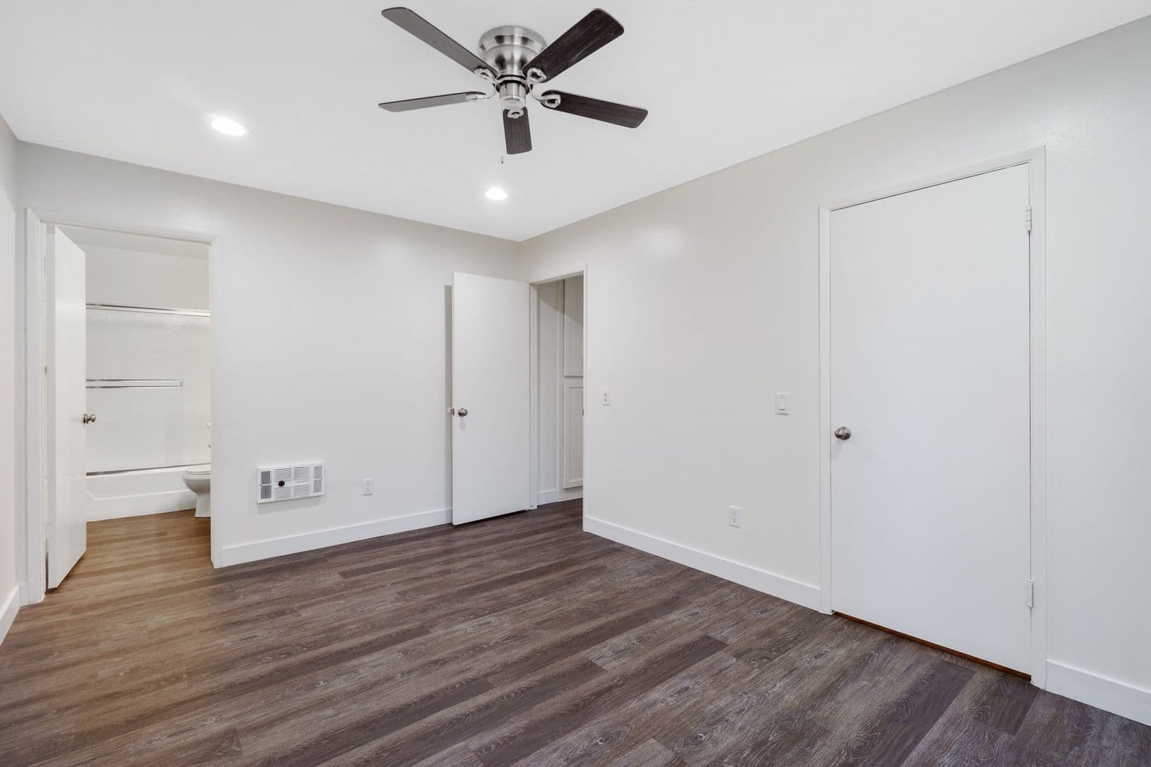 Anaheim Apartment: 2520 West La Palma Ave