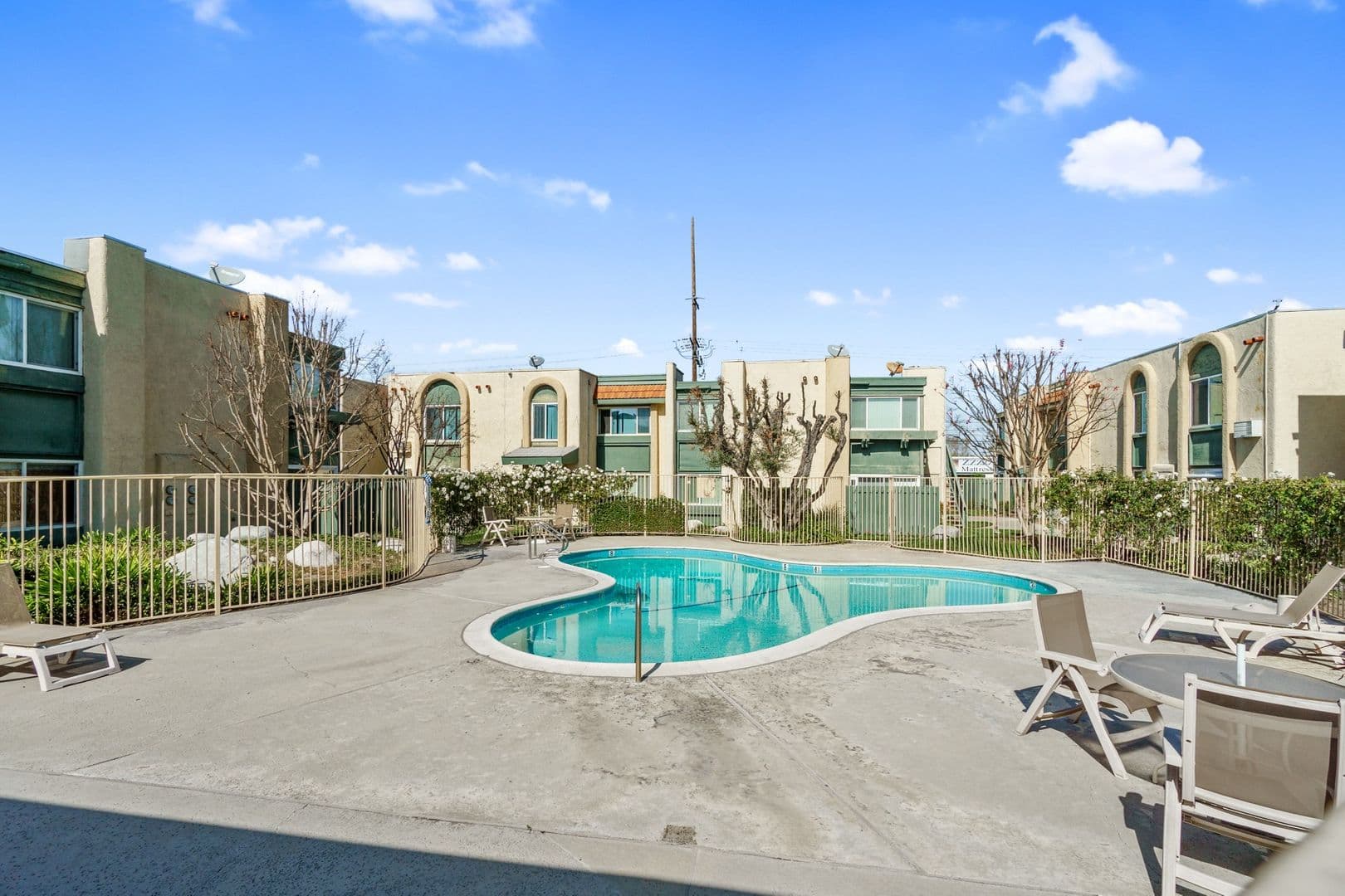 Anaheim Apartment: 2520 West La Palma Ave
