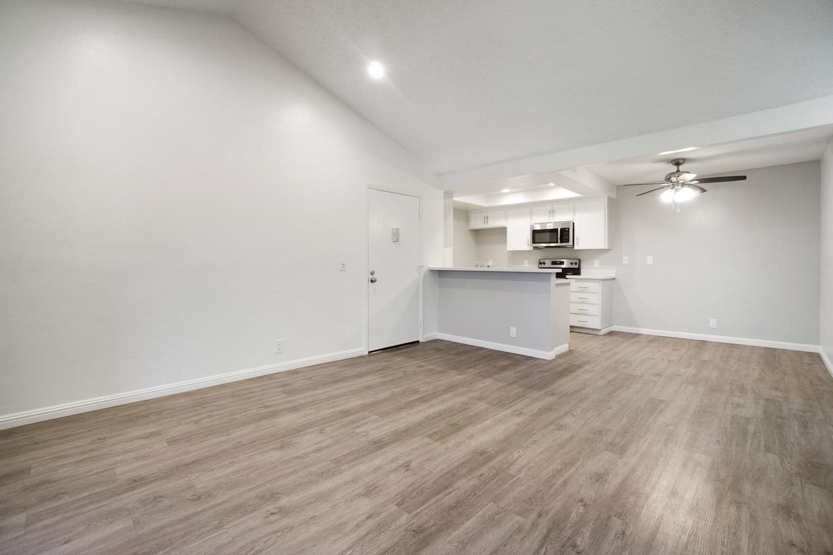 Lake Forest Apartment: 20702 El Toro Road