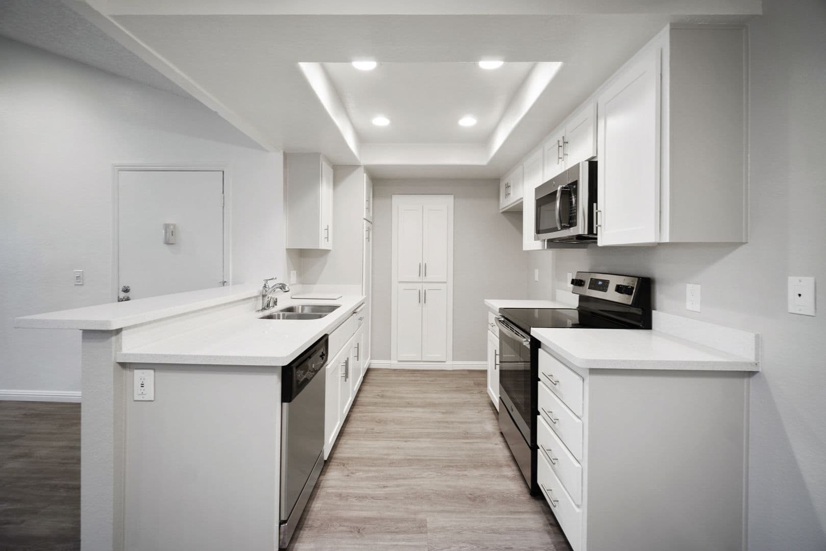 Lake Forest Apartment: 20702 El Toro Road