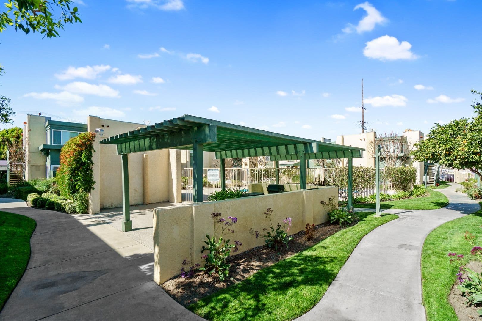 Anaheim Apartment: 2520 West La Palma Ave