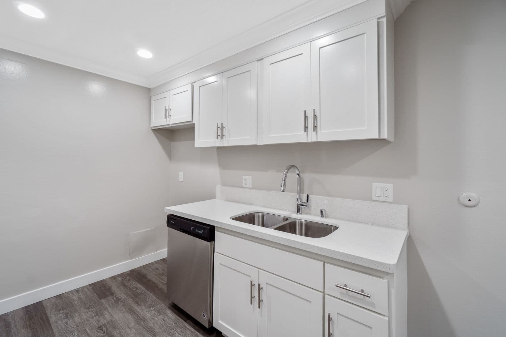 Anaheim Apartment: 2520 West La Palma Ave